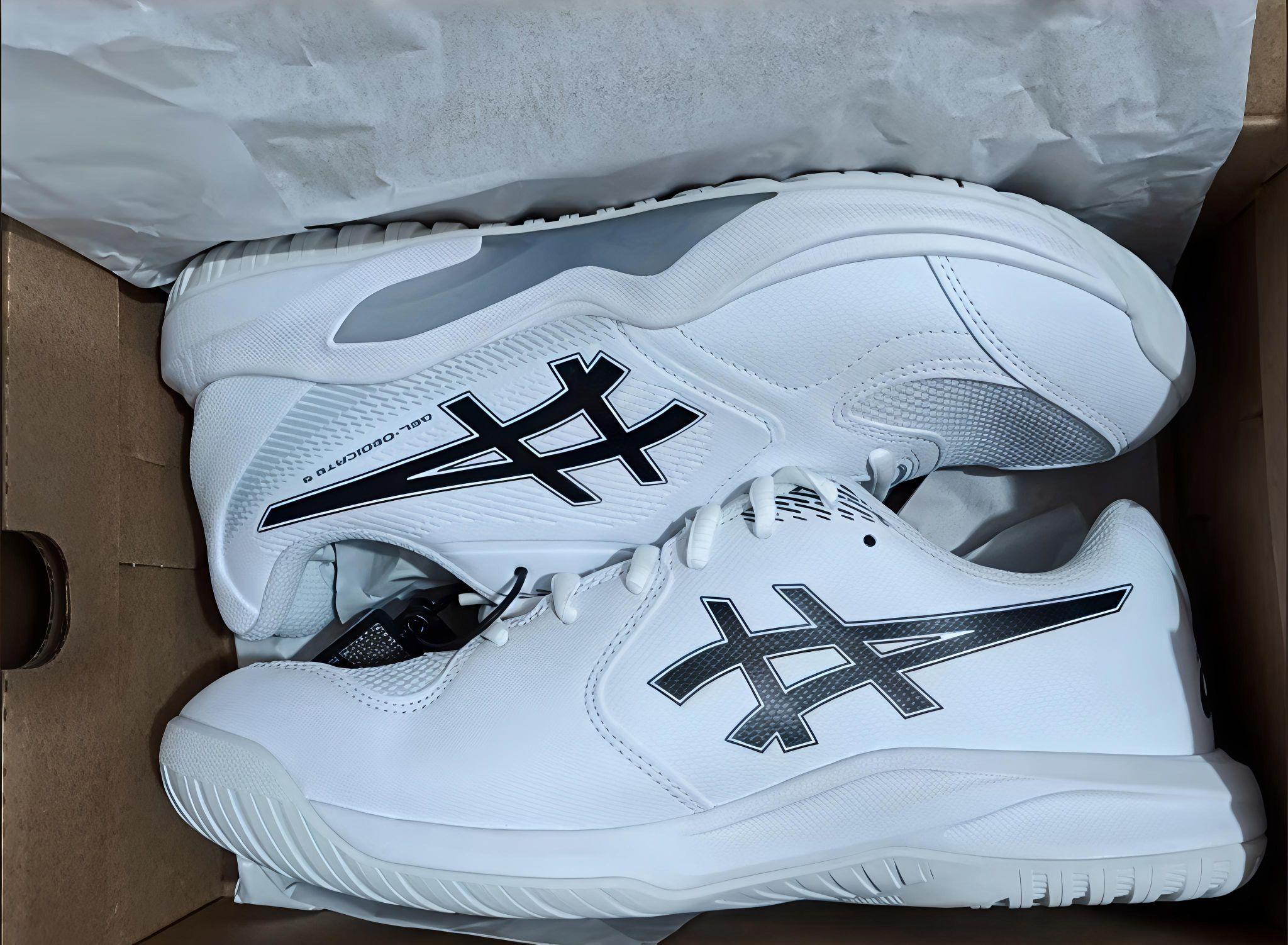 球场颜值天花板!亚瑟士纯白黑标运动鞋太耐看